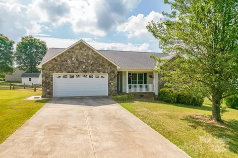 Exterior - 4916 Stone Dr, Conover, NC 28613 photo 2 of 2