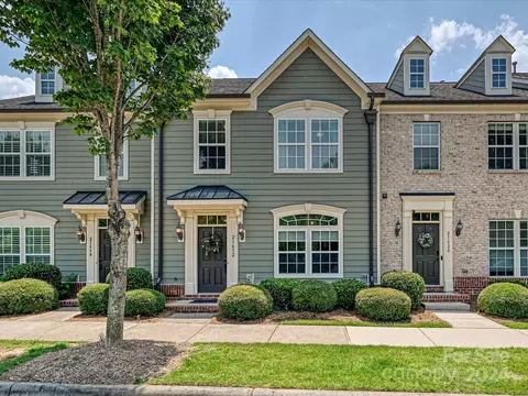 21632 Old Canal St, Cornelius, NC 28031