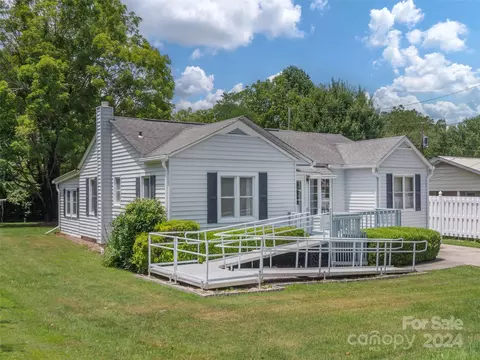 105 Playground St, Waynesville, NC 28786