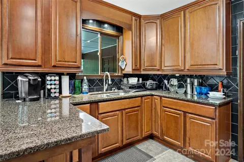 35 Sunset Dr, Marion, NC 28752 photo 9