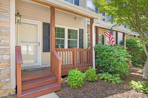 207 Pembrook Rd, Swannanoa, NC 28778