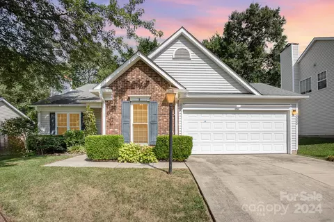 10000 Northwoods Forest Dr, Charlotte, NC 28214