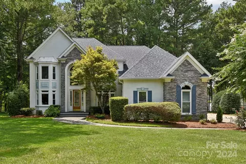 4401 Shadow Cove Ln, Charlotte, NC 28216