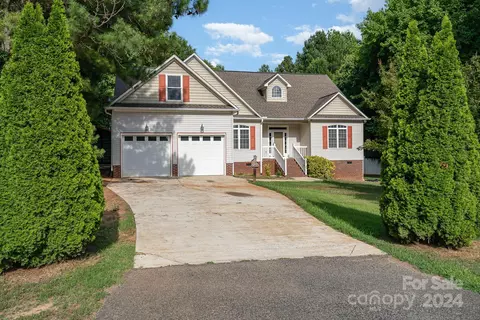 705 Flamingo Rd, Clover, SC 29710