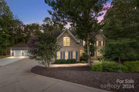 325 Silvercliff Dr, Mount Holly, NC 28120