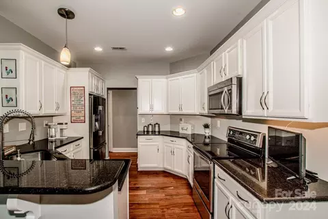 5130 Waterside Cir, Sherrills Ford, NC 28673 photo 10