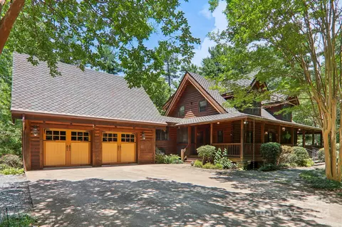 184 Ramble Hill Ln, Hendersonville, NC 28739
