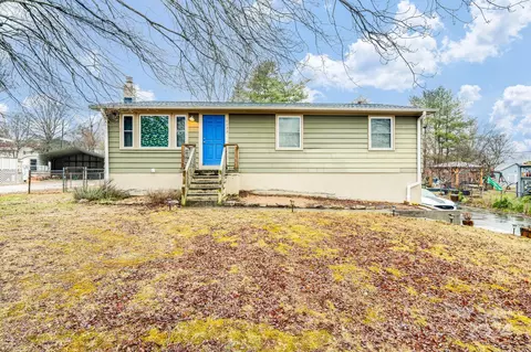1177 Runway Dr, Hendersonville, NC 28792