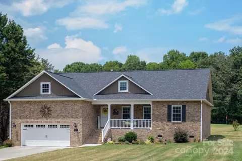 4 Morningside Dr, Granite Falls, NC 28630