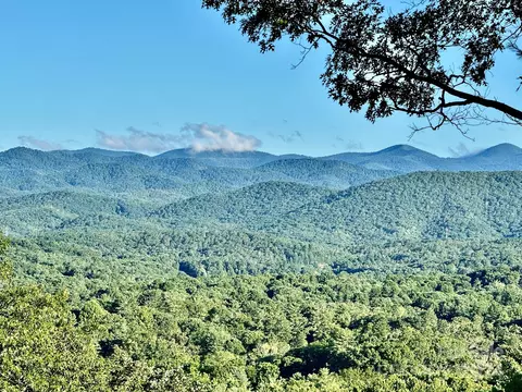 27 Timbertop Ln, Etowah, NC 28729