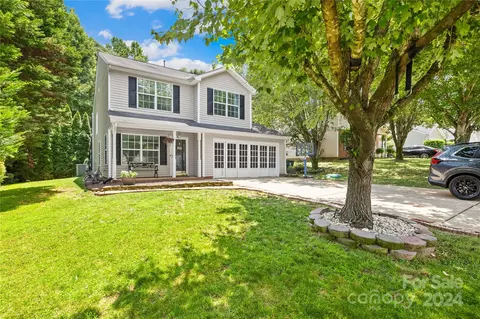 518 River View Dr, Lowell, NC 28098