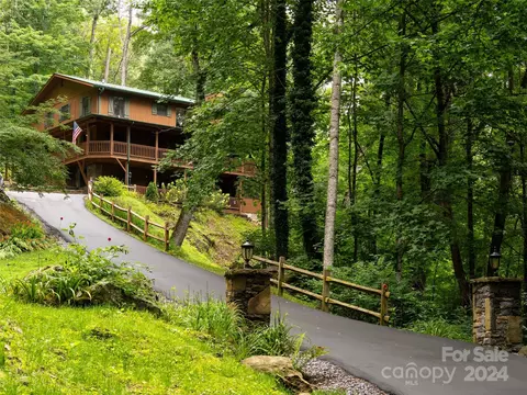 150 Hummingbird Ln, Waynesville, NC 28786