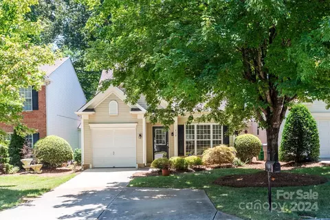 838 Autumn Rain Ln, Charlotte, NC 28209