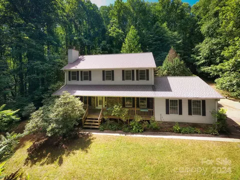 300 Smith Knolls Rd, Fairview, NC 28730