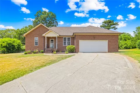 3108 Yvonne Ln, Charlotte, NC 28216