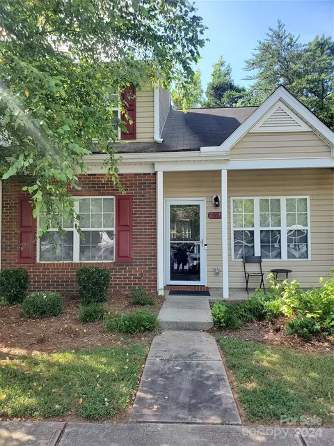5373 Magnolia Tree Ln, Charlotte, NC 28215
