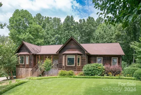 4456 Magnolia Ln, Hudson, NC 28638