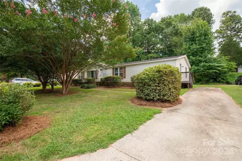 1062 Sentinal Oaks Dr, Clover, SC 29710