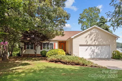 6986 Golden Bay Ct, Sherrills Ford, NC 28673