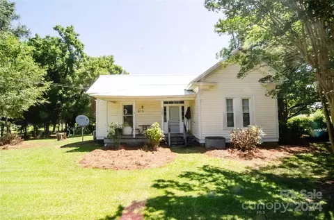 5060 Peachtree St, Hickory Grove, SC 29717