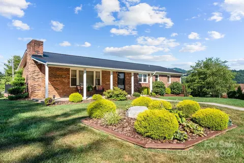 45 Strawberry Ln, Clyde, NC 28721