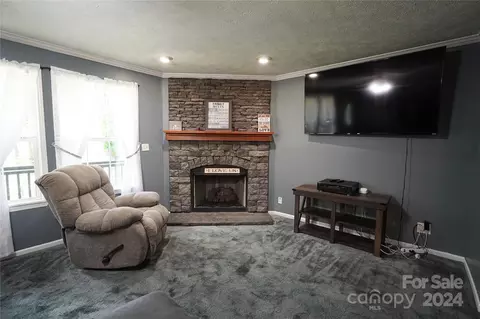 Living - 131 Mayflower Ln, Sylva, NC 28779 photo 2 of 2