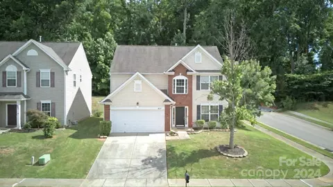 425 Rook Rd, Charlotte, NC 28216