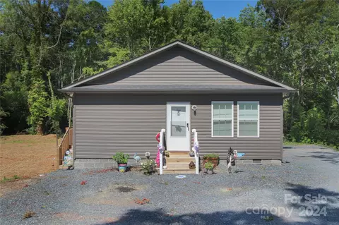 Exterior - 411 A B Spring St, Denton, NC 27239 photo 1 of 2