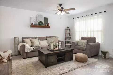 Living - 411 A B Spring St, Denton, NC 27239 photo 2 of 3