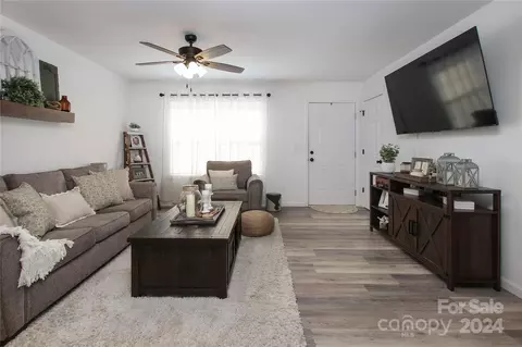 Living - 411 A B Spring St, Denton, NC 27239 photo 1 of 3