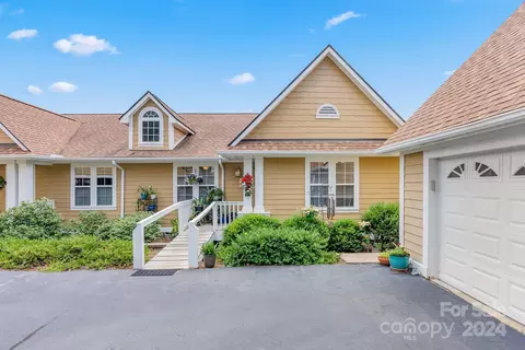1803 Hyde Park Dr, Asheville, NC 28806