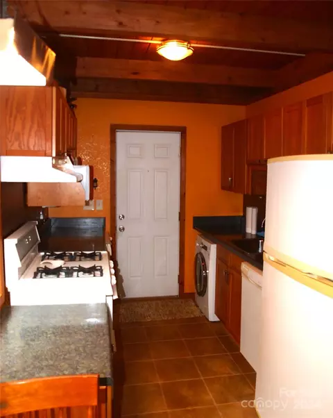 Kitchen - 15281 Betsys Gap Rd, Clyde, NC 28721 photo 2 of 2
