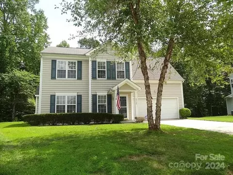 8706 Firestreak Dr, Charlotte, NC 28216