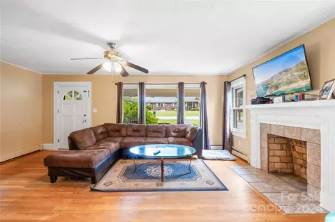 Living - 500 Jackson St, Kannapolis, NC 28083 photo 1 of 3
