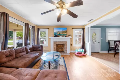 Living - 500 Jackson St, Kannapolis, NC 28083 photo 2 of 3