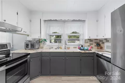 Kitchen - 500 Jackson St, Kannapolis, NC 28083 photo 2 of 3