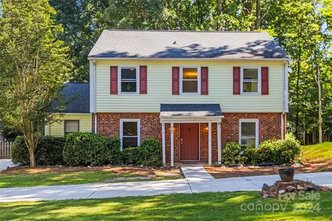 909 Riverwood Rd, Charlotte, NC 28270