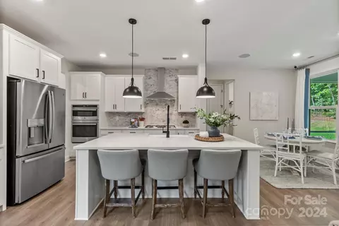152 Glenn Dr, Mooresville, NC 28115