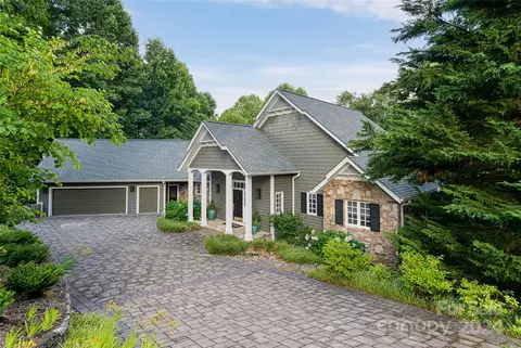 547 Hagen Dr, Hendersonville, NC 28739