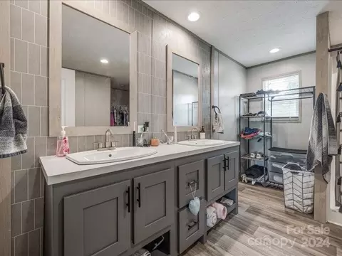 Bath - 416 Sumter St, Clover, SC 29710 photo 3 of 3