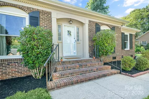 5518 Elsinore Pl, Charlotte, NC 28227
