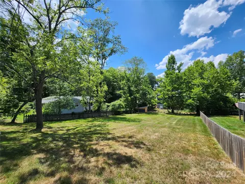 15 Dell St, Asheville, NC 28806