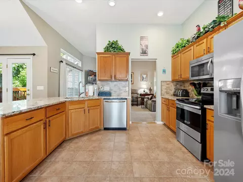Kitchen - 5752 Spring Gate Nw Ct NW, Concord, NC 28027 photo 4 of 6