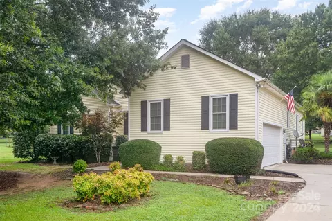 8714 E Meadow Ridge Rd, Fort Mill, SC 29707