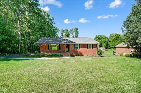 1723 Falconhurst Dr, Charlotte, NC 28216