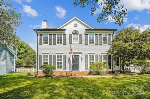 9037 Castlebay Dr, Charlotte, NC 28277