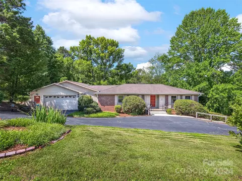 29 Holly Hill Dr, Asheville, NC 28806