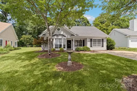 229 Indian Paint Brush Dr, Mooresville, NC 28115