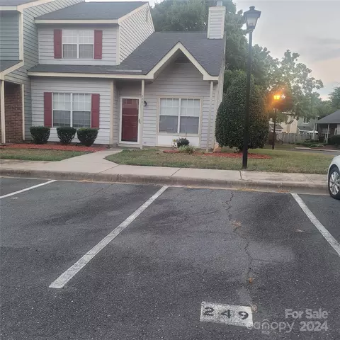 3841 Mosscroft Ln, Charlotte, NC 28215