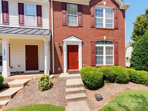 7947 Mariners Pointe Cir, Denver, NC 28037 photo 2